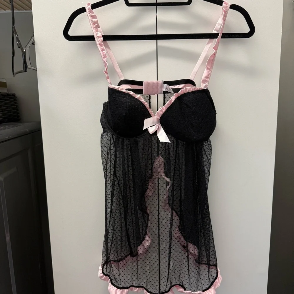 Jezebel Women's Babydoll Black Lace Pink Satin Trim Adjustable Bra/Trim Med‎ EUC